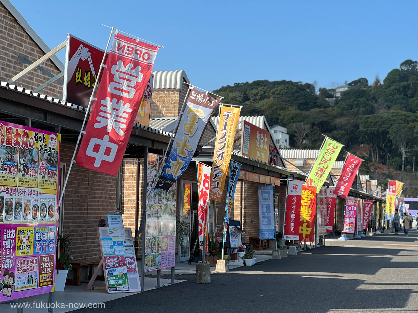 Itoshima Oyster Huts / 糸島のカキ小屋が立ち並ぶ風景