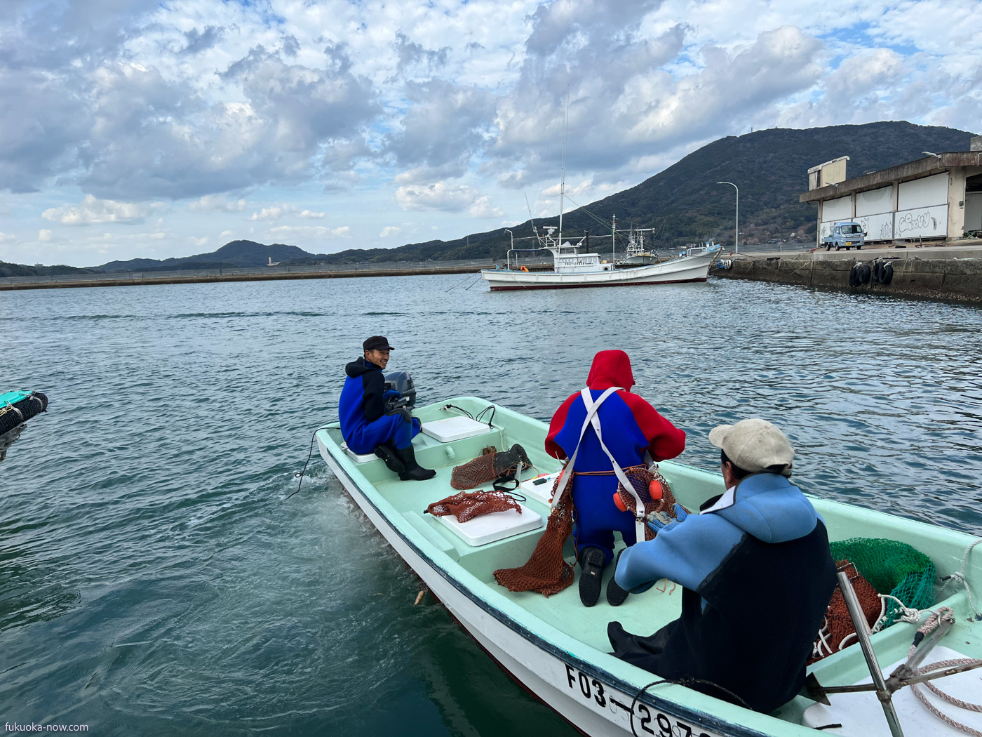Itoshima fishermen out fishing for clams in Kafuri 加布里干潟のハマグリ漁へ繰り出す漁師たち