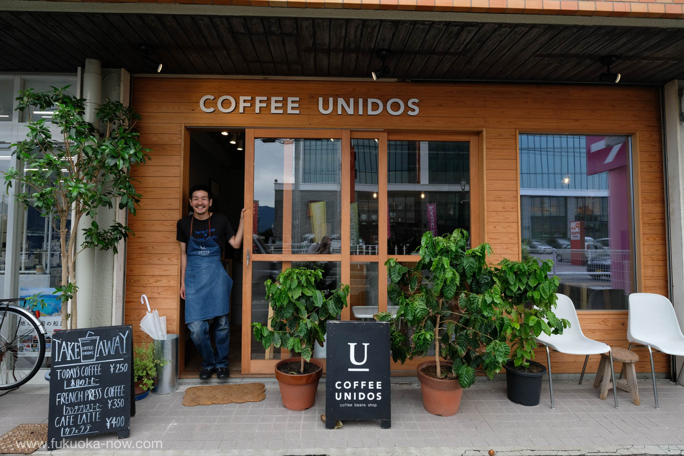 Hiroyuki Tanaka, owner of Itoshima Coffee Unidos, 糸島の珈琲豆焙煎所ウニードス店主、田中裕之さん
