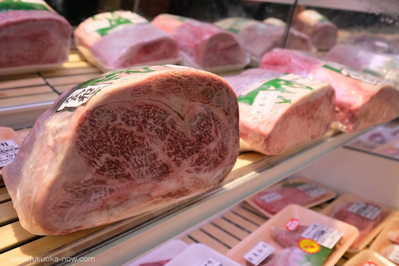 Itoshima butcher meet shop, Toraya Meat Center - Itoshima Wagyu beef, 糸島の肉屋の老舗、トラヤミートセンターで販売している糸島和牛